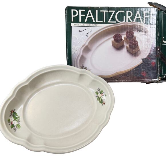 Pfaltzgraff Christmas Heirloom Oval Dish 8" Collector Series 26-601 Holly Berry - Picture 1 of 16